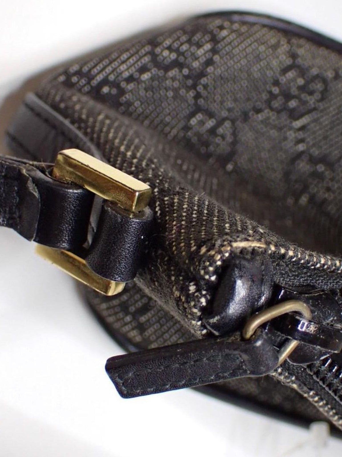 Abbey D-Ring Pochette